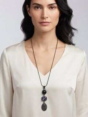 Cache 44 inch chain neck with 3 stones pewter color